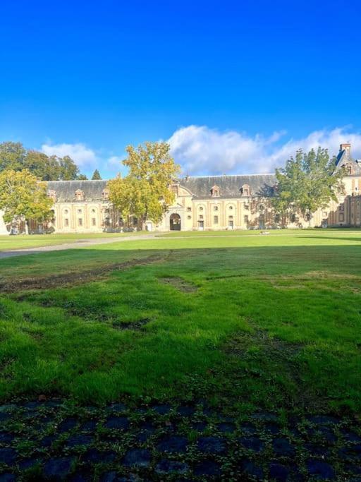 Apartamento Cozy Flat In Castle Near Fontainebleau - 10 Min Fleury-en-Biere Exterior foto